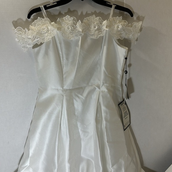 Women's 3D Floral Off-The-Shoulder Mikado Dress - Picture 8 of 10